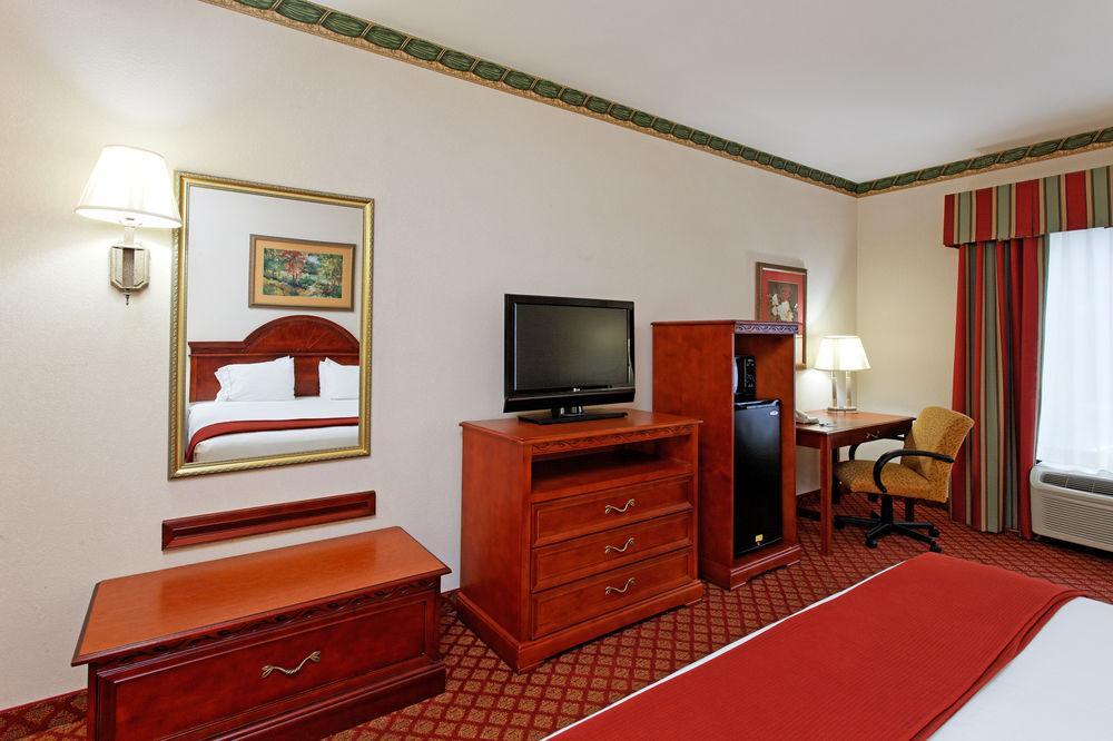 Holiday Inn Express & Suites Tupelo By Ihg Exterior foto