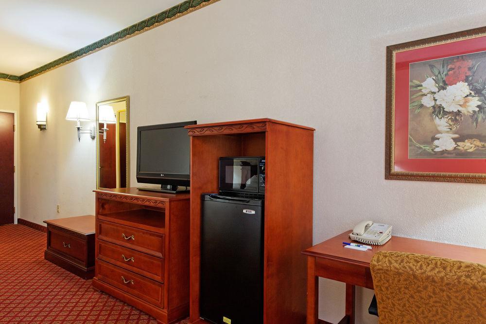 Holiday Inn Express & Suites Tupelo By Ihg Exterior foto