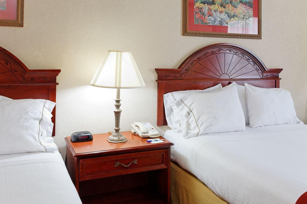 Holiday Inn Express & Suites Tupelo By Ihg Zimmer foto