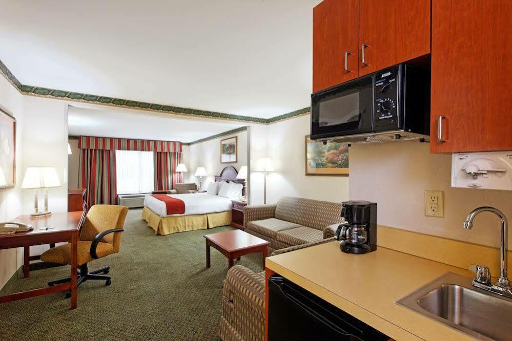Holiday Inn Express & Suites Tupelo By Ihg Zimmer foto