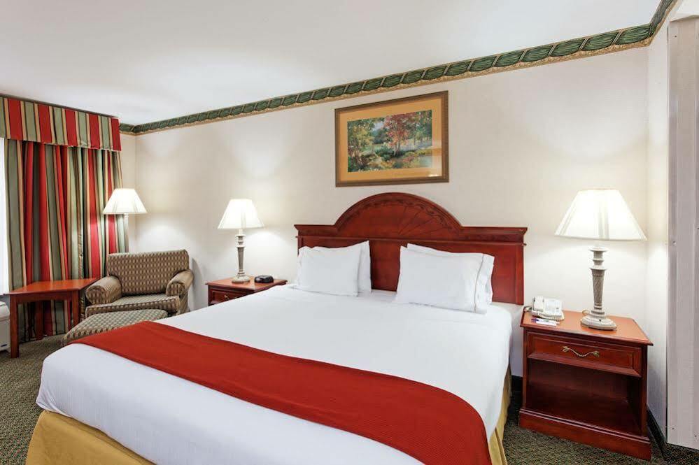 Holiday Inn Express & Suites Tupelo By Ihg Zimmer foto